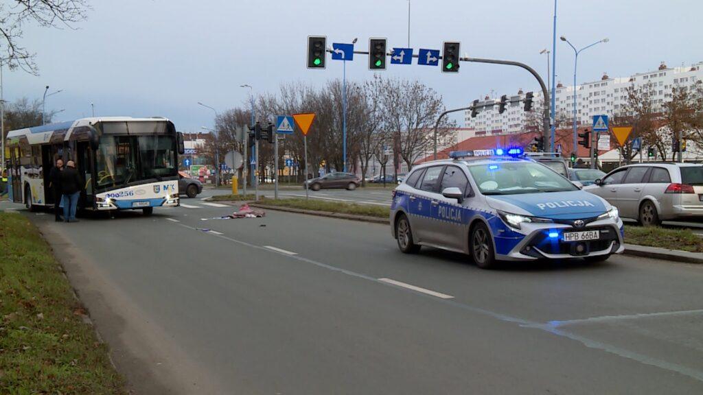 Autobus potrącił pieszą na pasach